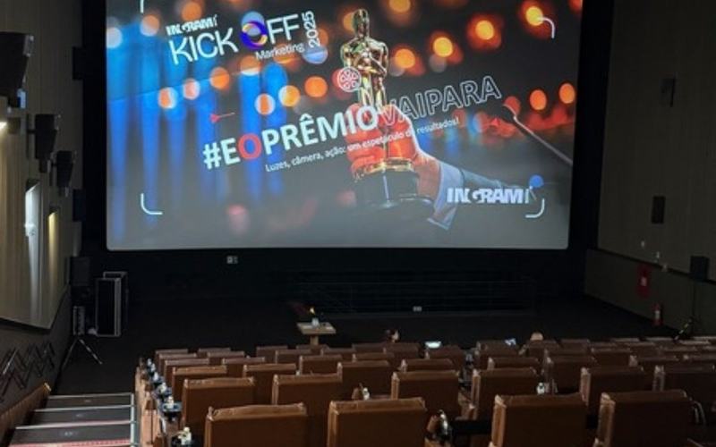 Audiovisual para premiação em São Paulo: telão exibindo a abertura de uma premiação corporativa em teatro