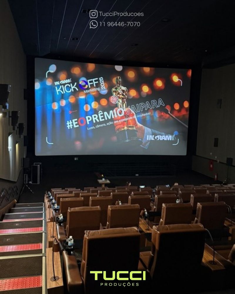 Audiovisual para premiação em São Paulo: telão exibindo a abertura de uma premiação corporativa em teatro
